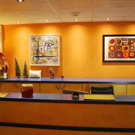 Hotel Tambourin 3*